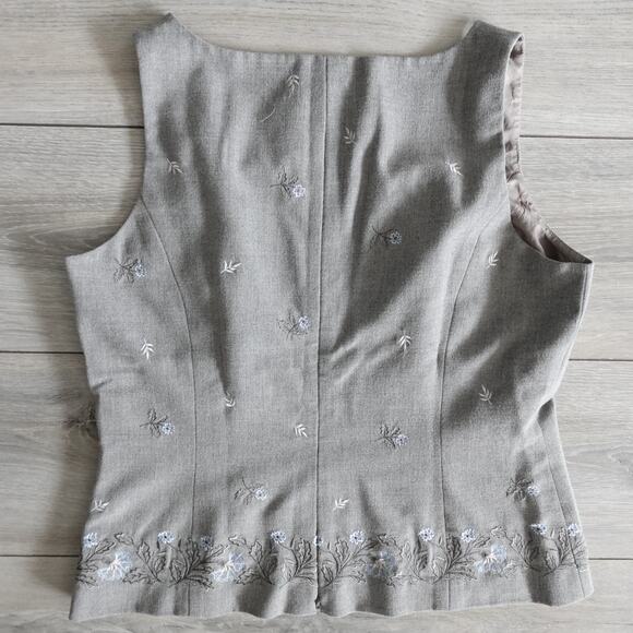 Vintage 90s Ann Taylor Grey Square Neck Floral Embroidered Sleeveless Blouse - Picture 2 of 7